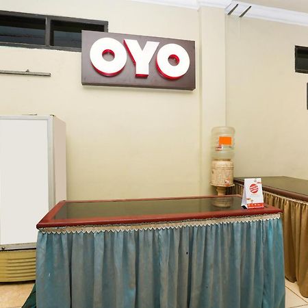 Oyo 2715 Hotel Madinah Syariah Pamekasan Exterior photo