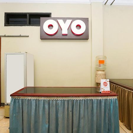 Oyo 2715 Hotel Madinah Syariah Pamekasan Exterior photo