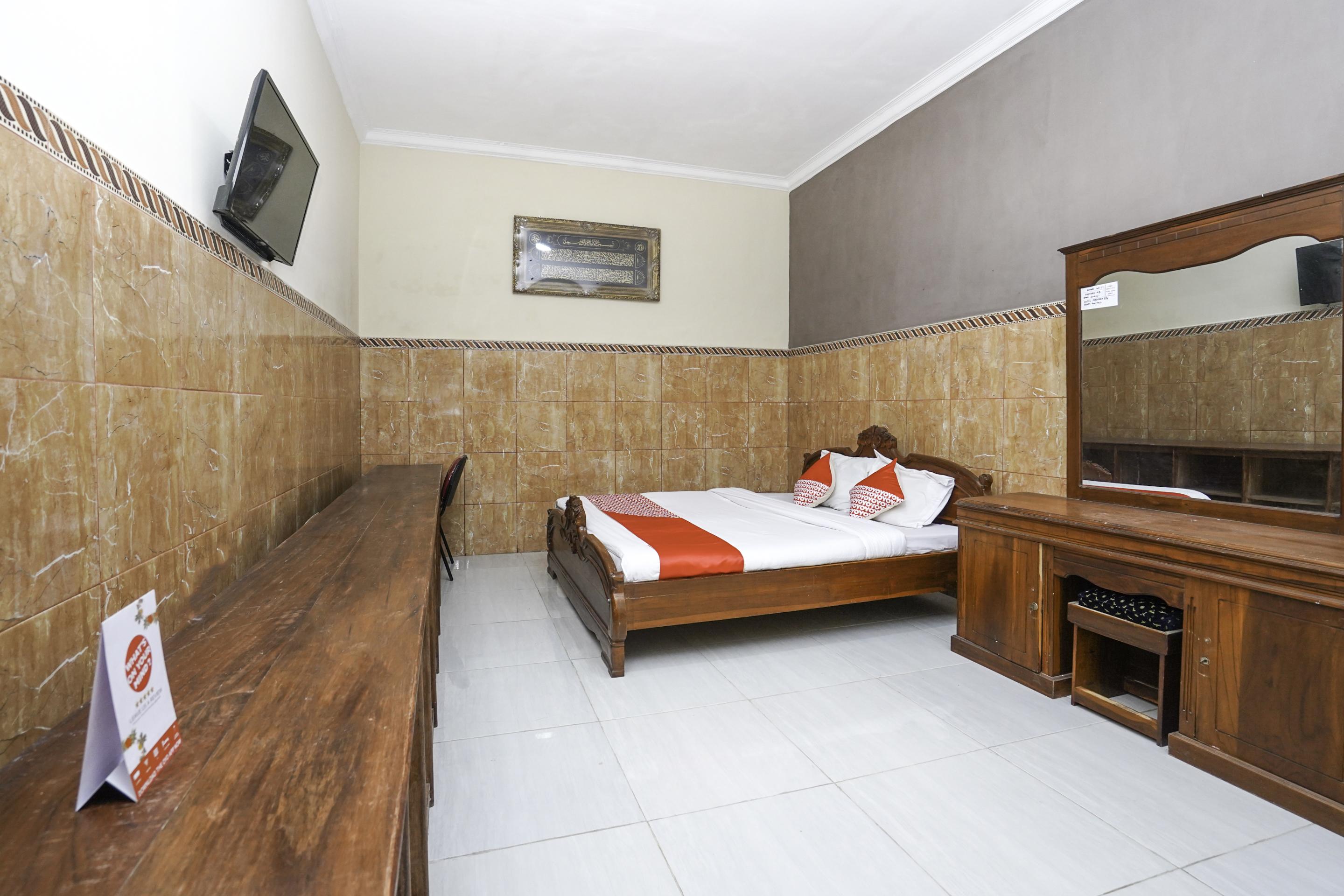 Oyo 2715 Hotel Madinah Syariah Pamekasan Exterior photo