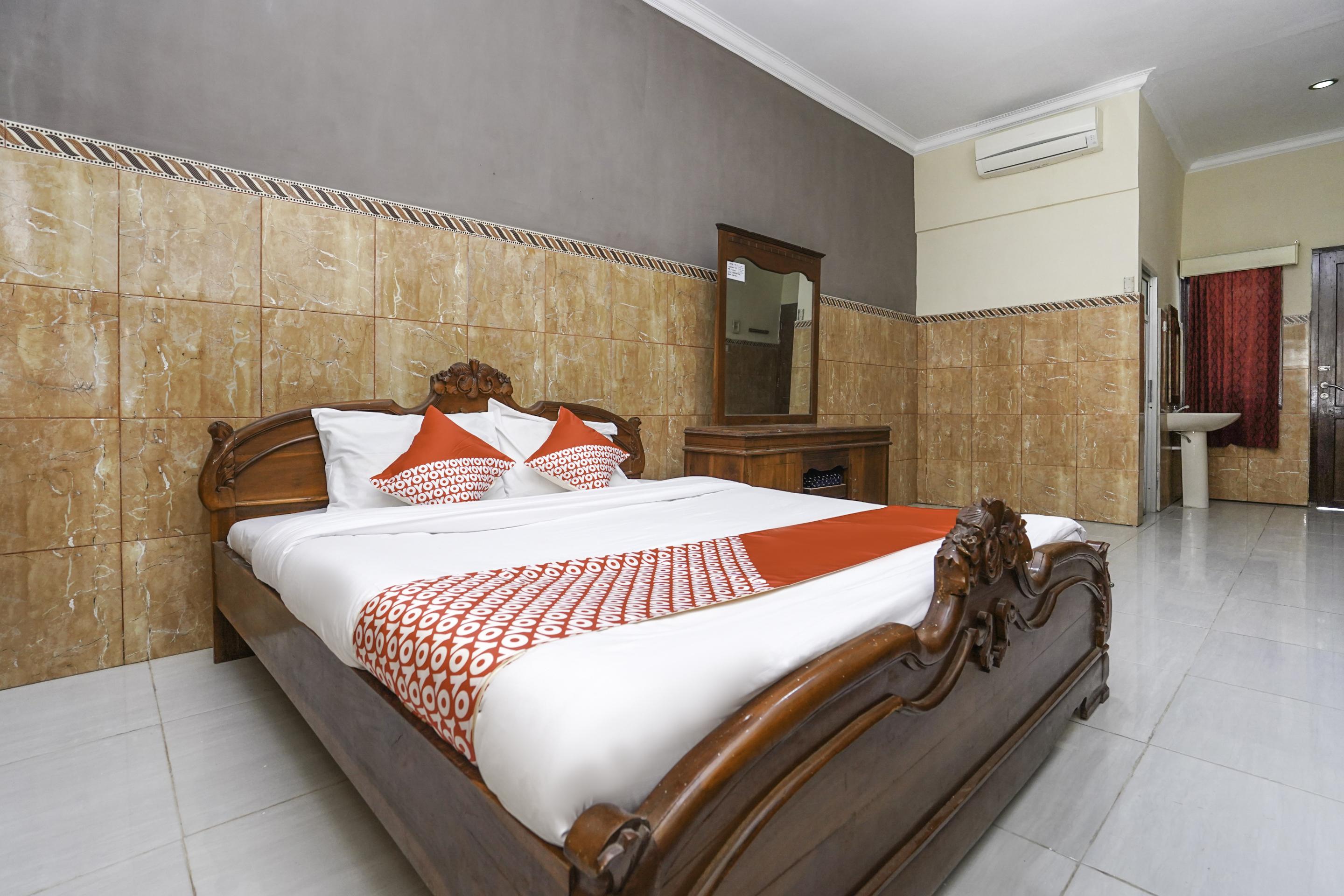 Oyo 2715 Hotel Madinah Syariah Pamekasan Exterior photo