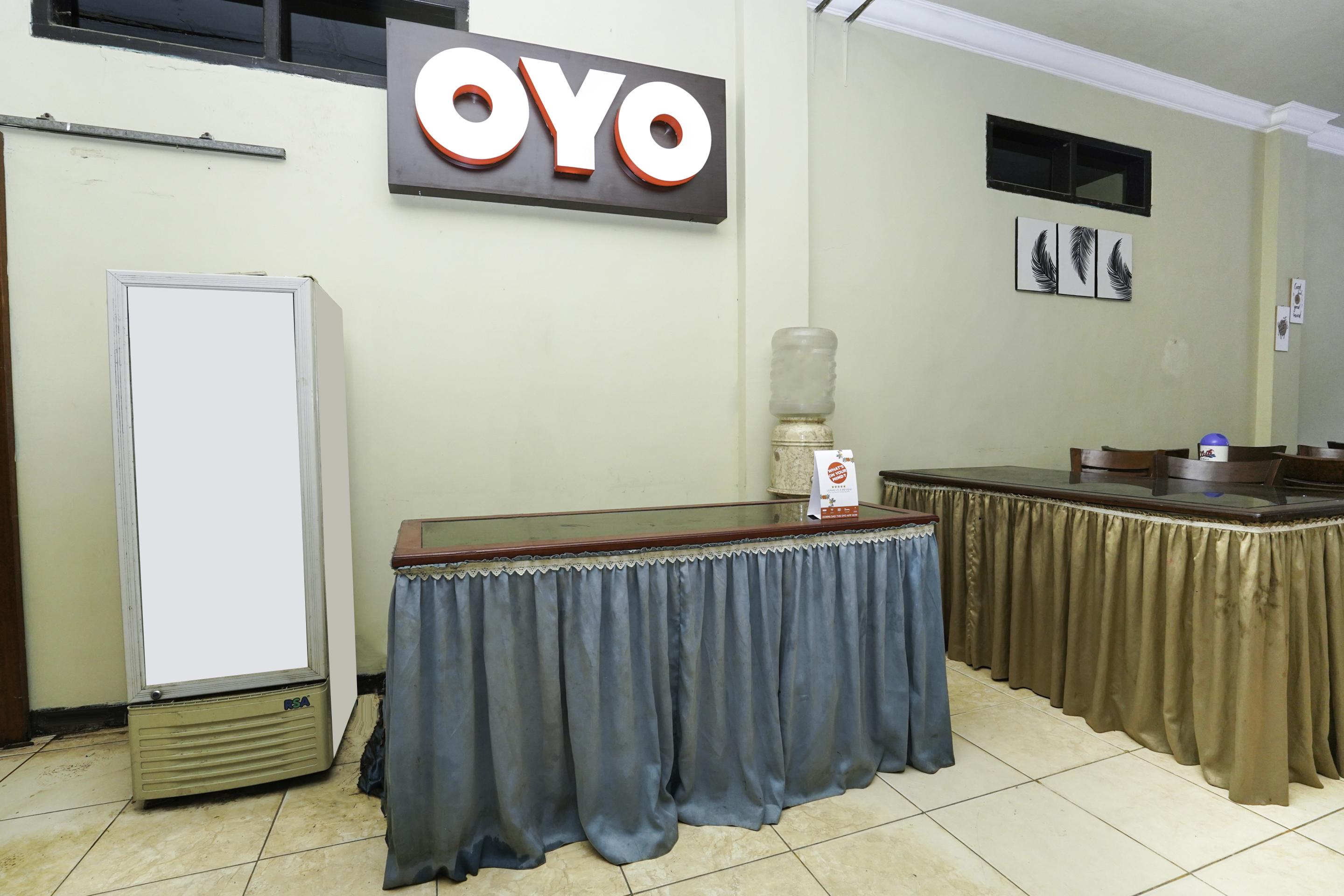 Oyo 2715 Hotel Madinah Syariah Pamekasan Exterior photo