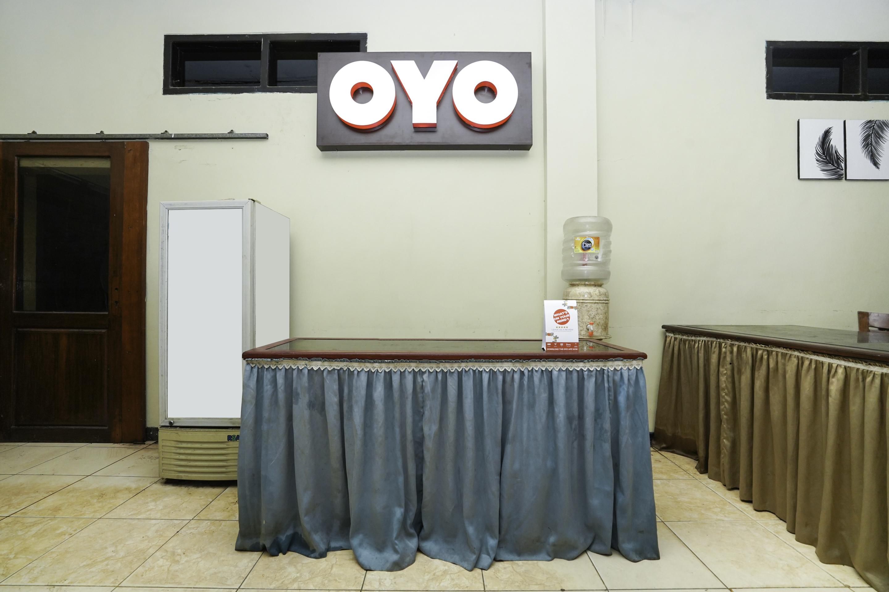 Oyo 2715 Hotel Madinah Syariah Pamekasan Exterior photo