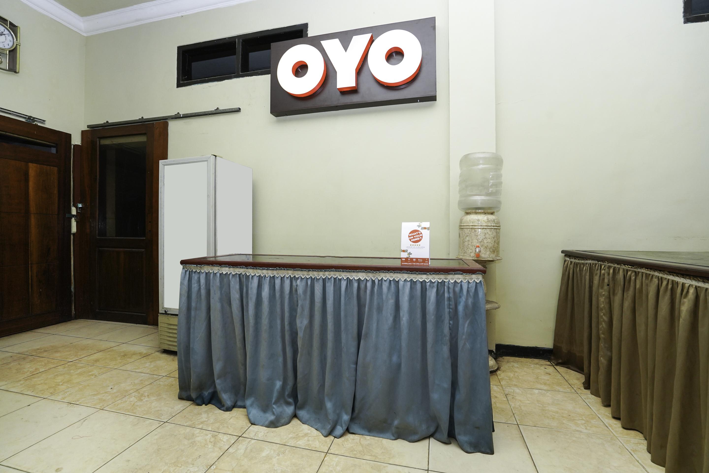 Oyo 2715 Hotel Madinah Syariah Pamekasan Exterior photo