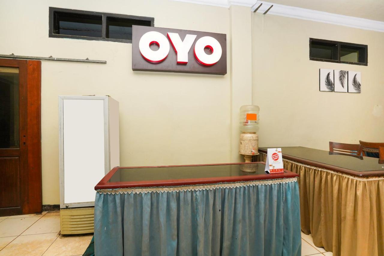 Oyo 2715 Hotel Madinah Syariah Pamekasan Exterior photo